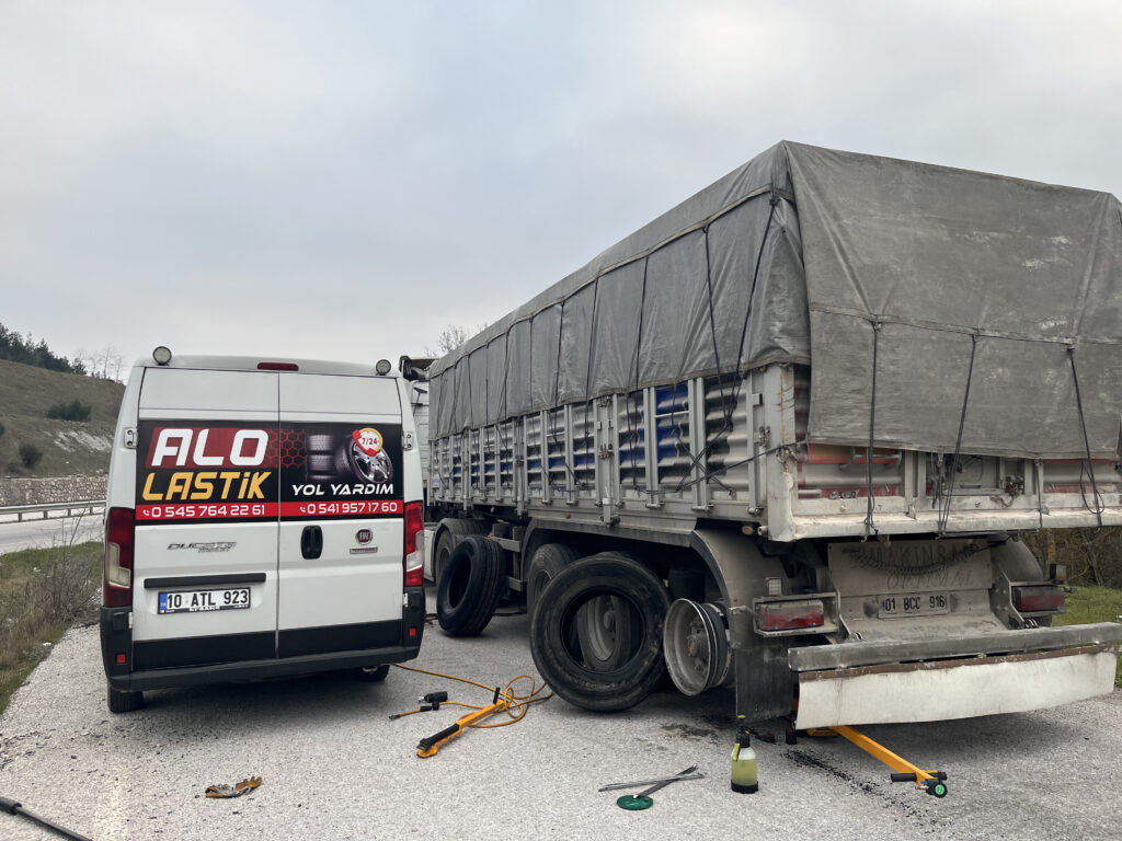 Savaştepe Lastikçi mobil yol yardım ekibi
